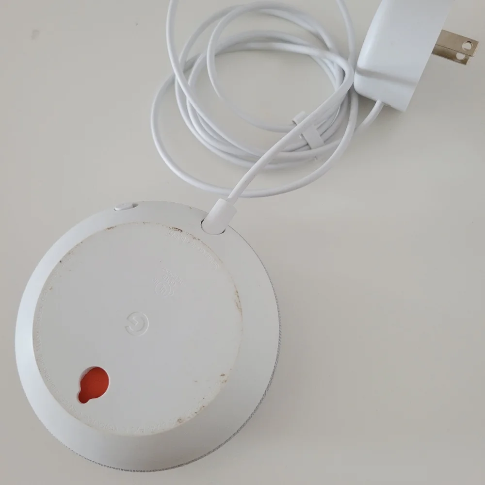 Google Home Mini - Picture 3 of 3